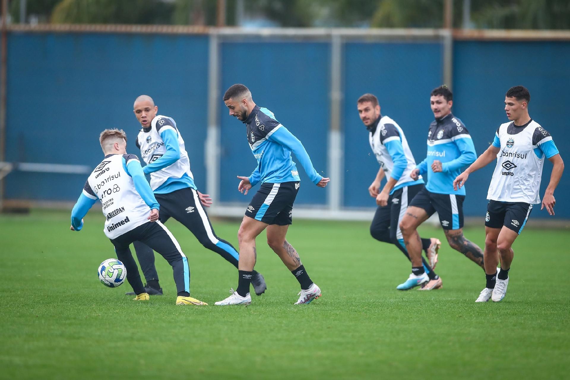 Grêmio testa melhor do mundo de futebol 7 no campo e estuda contrato