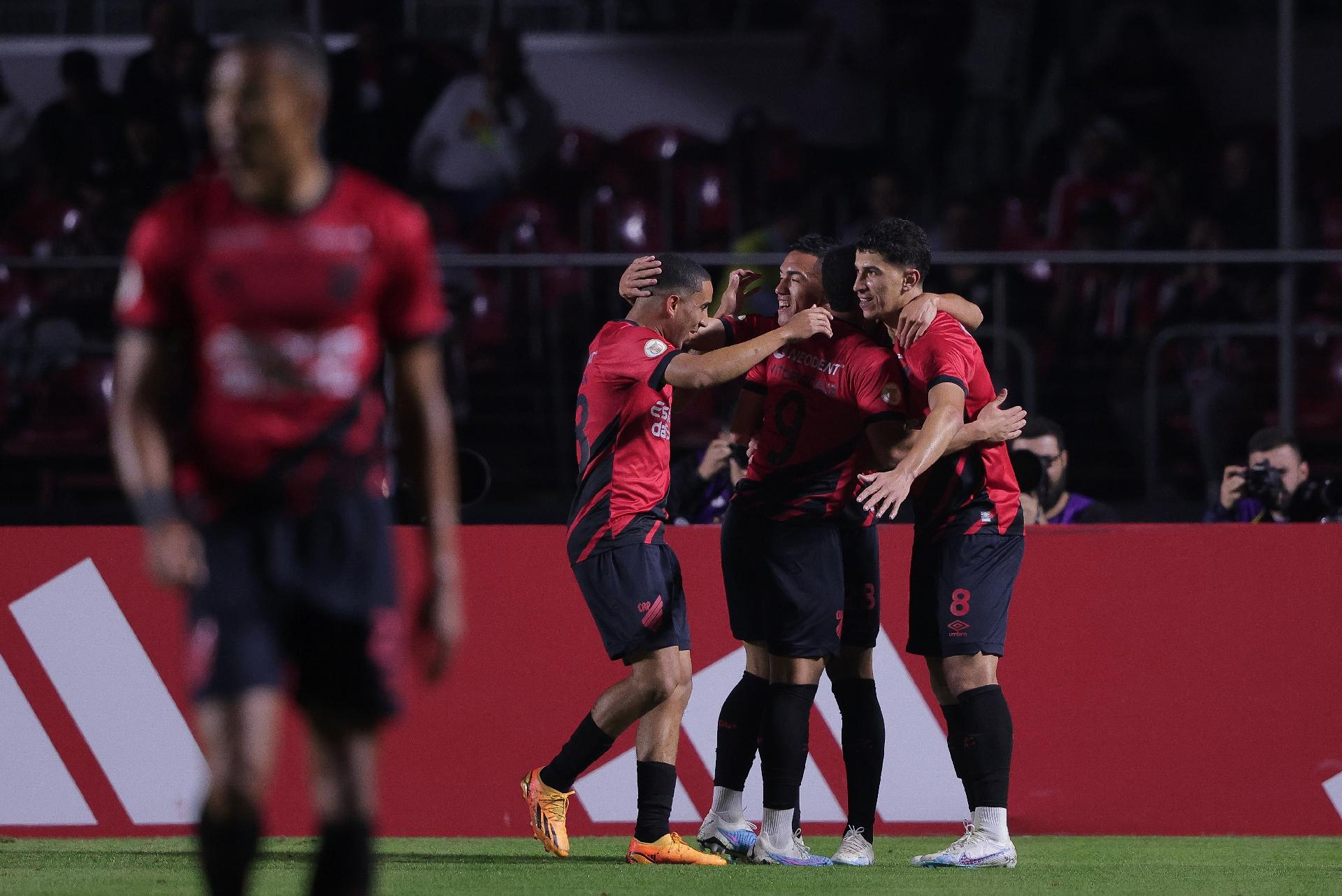 Qual canal vai passar o jogo BOLÍVAR X ATHLETICO-PR hoje (01/08)? Passa na  GLOBO, SPORTV, ESPN ou STAR+? Veja onde assistir BOLÍVAR X ATHLETICO-PR ao  vivo com imagens - Portal da Torcida