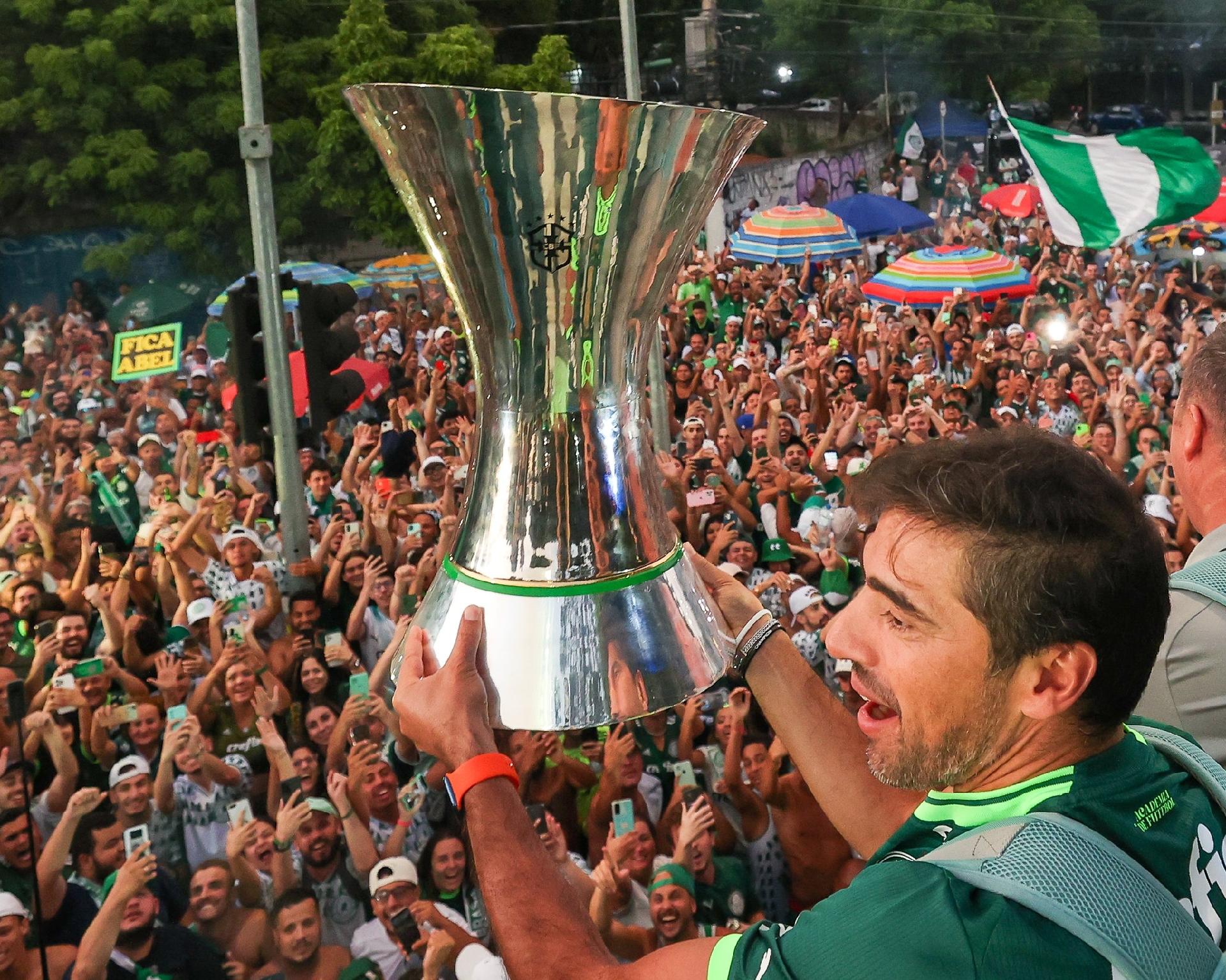 Palmeiras no Mundial: Futebol apresentado contra o Santos preocupa?