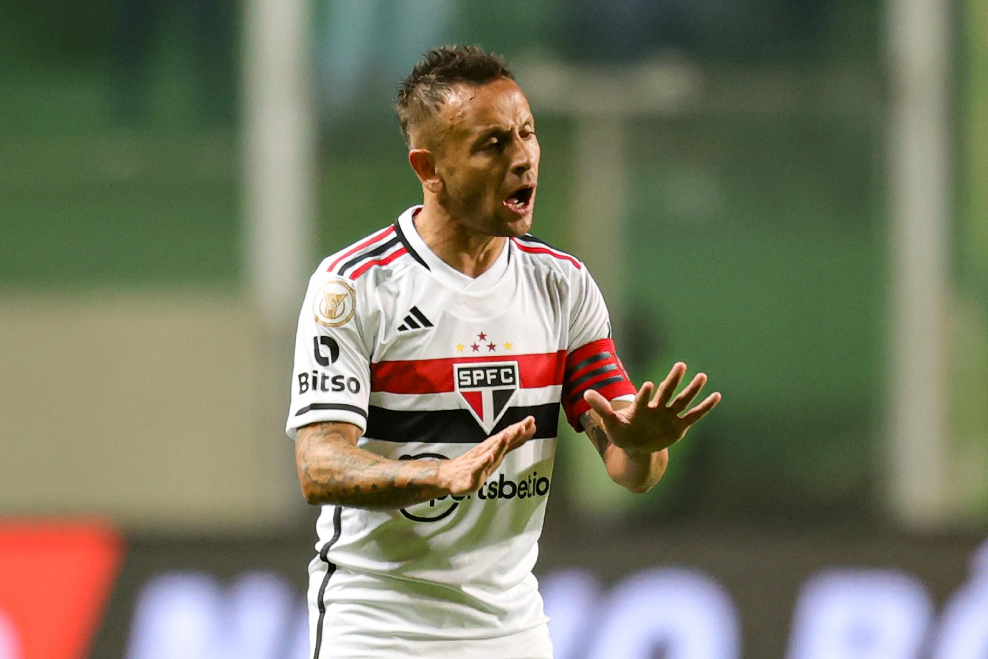 Aos 38, Rafinha coloca data para aposentadoria no São Paulo