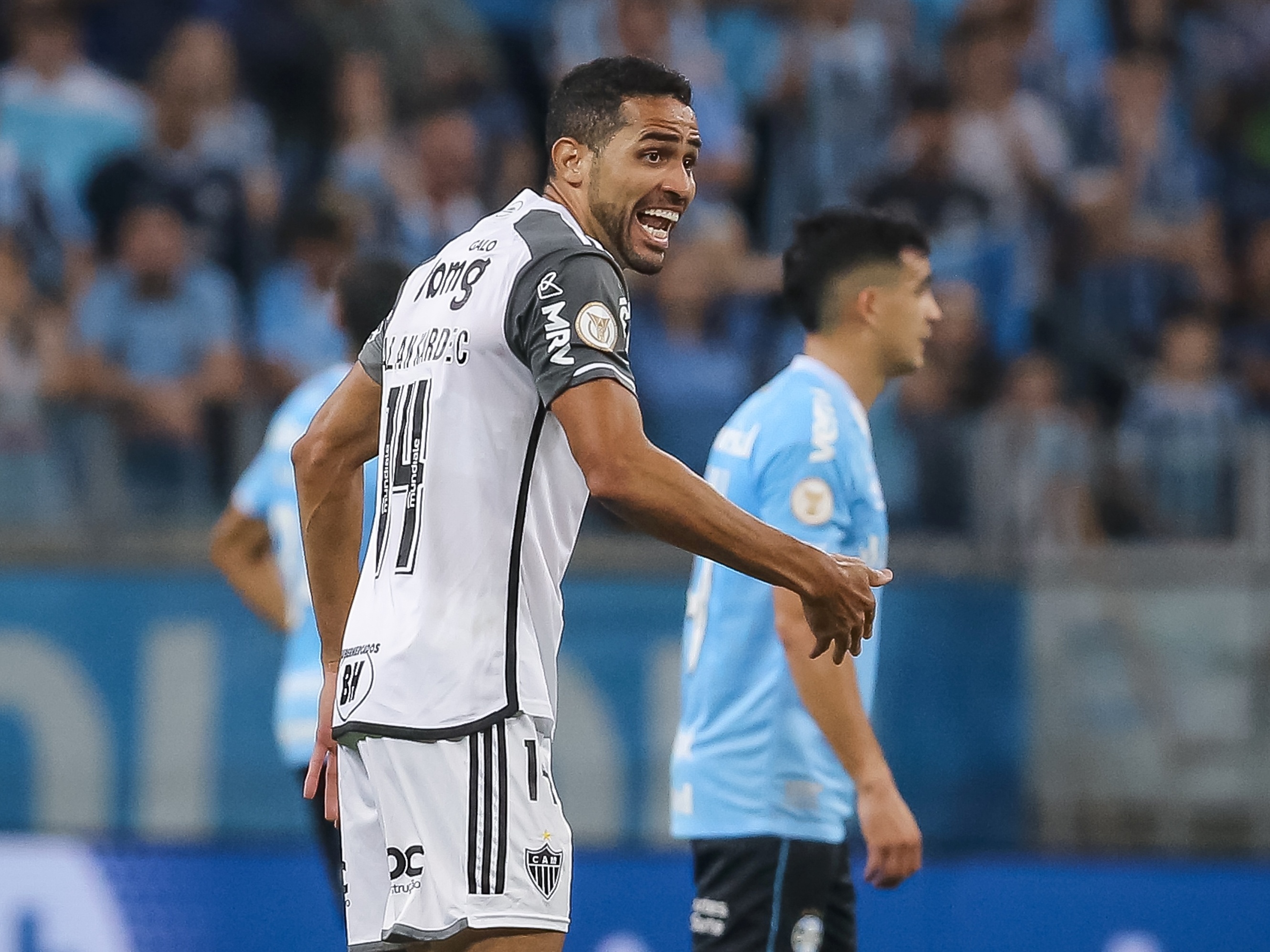 Com lei do ex e pênalti, Grêmio derrota o São Paulo pelo Brasileirão -  Lance!