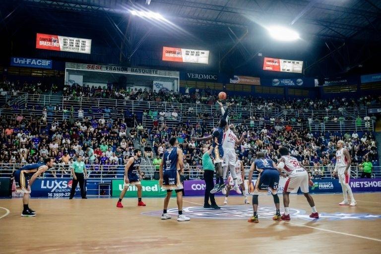 1º Mundial de basquete do Brasil teve confinamento, fuga e MVP - Gazeta  Esportiva