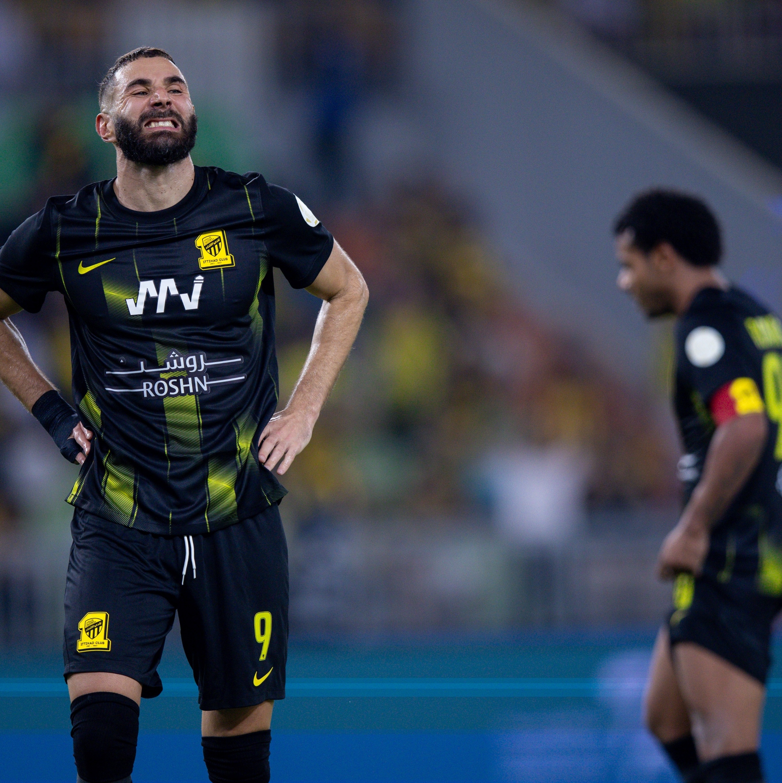 Estátua faz time de Benzema se recusar a jogar pela Champions da