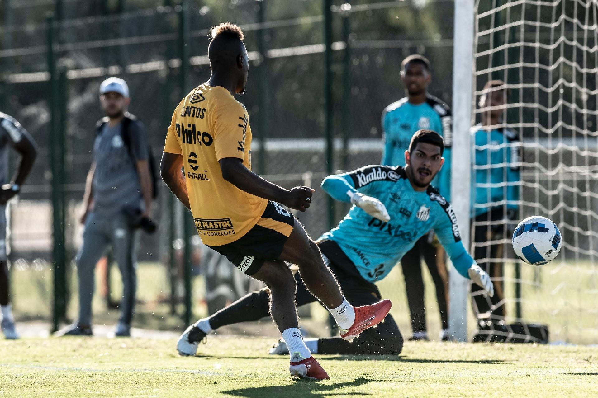 Santos negocia devolução de Julio a LDU e estuda solução para