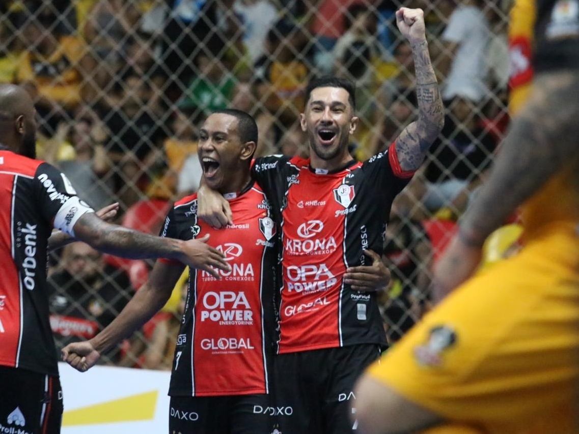 Joinville vira no fim, vence o Sorocaba e se classifica à final da LNF