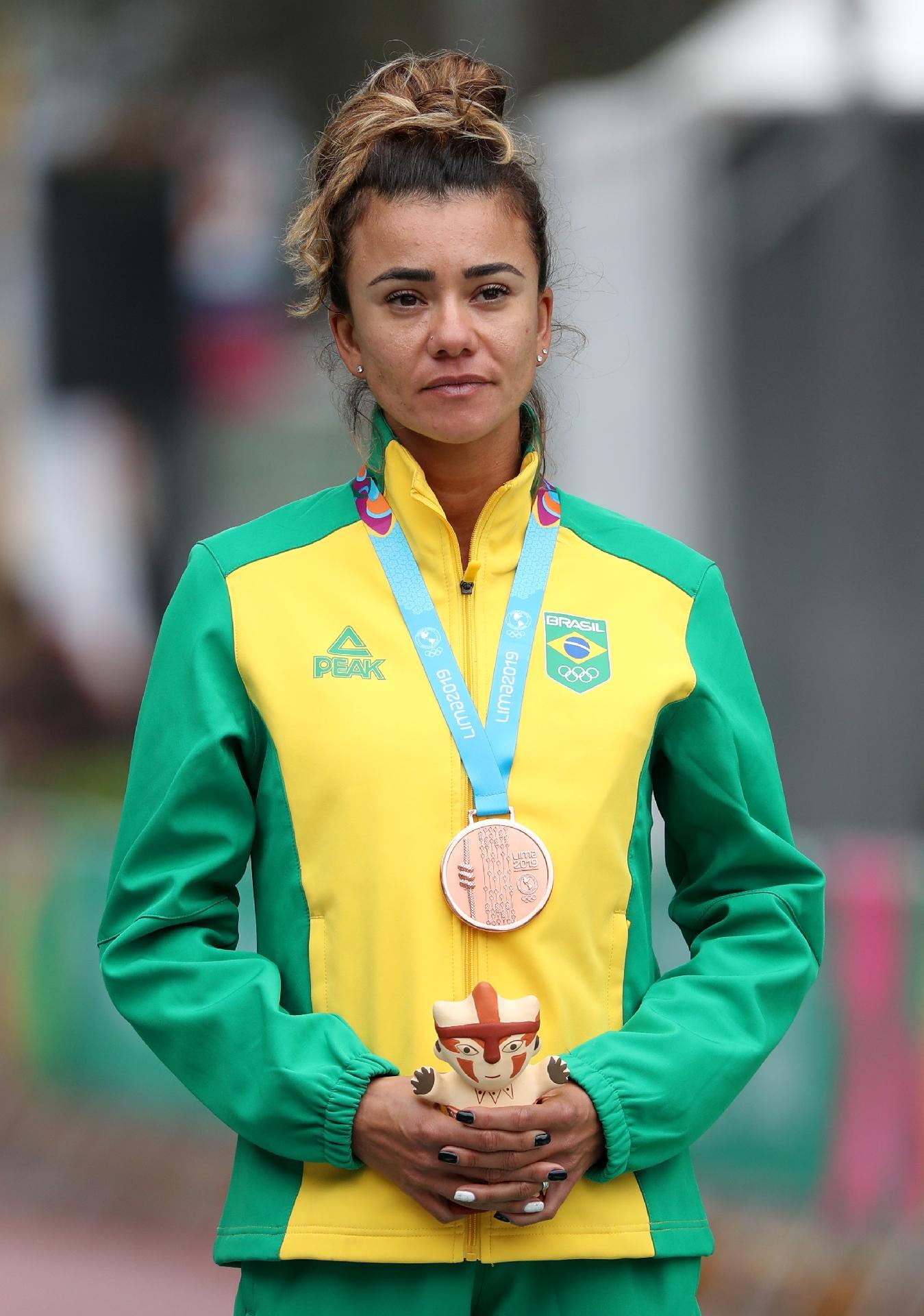 Grávida de 9 meses, indiana ganha medalha inédita em Olimpíada de