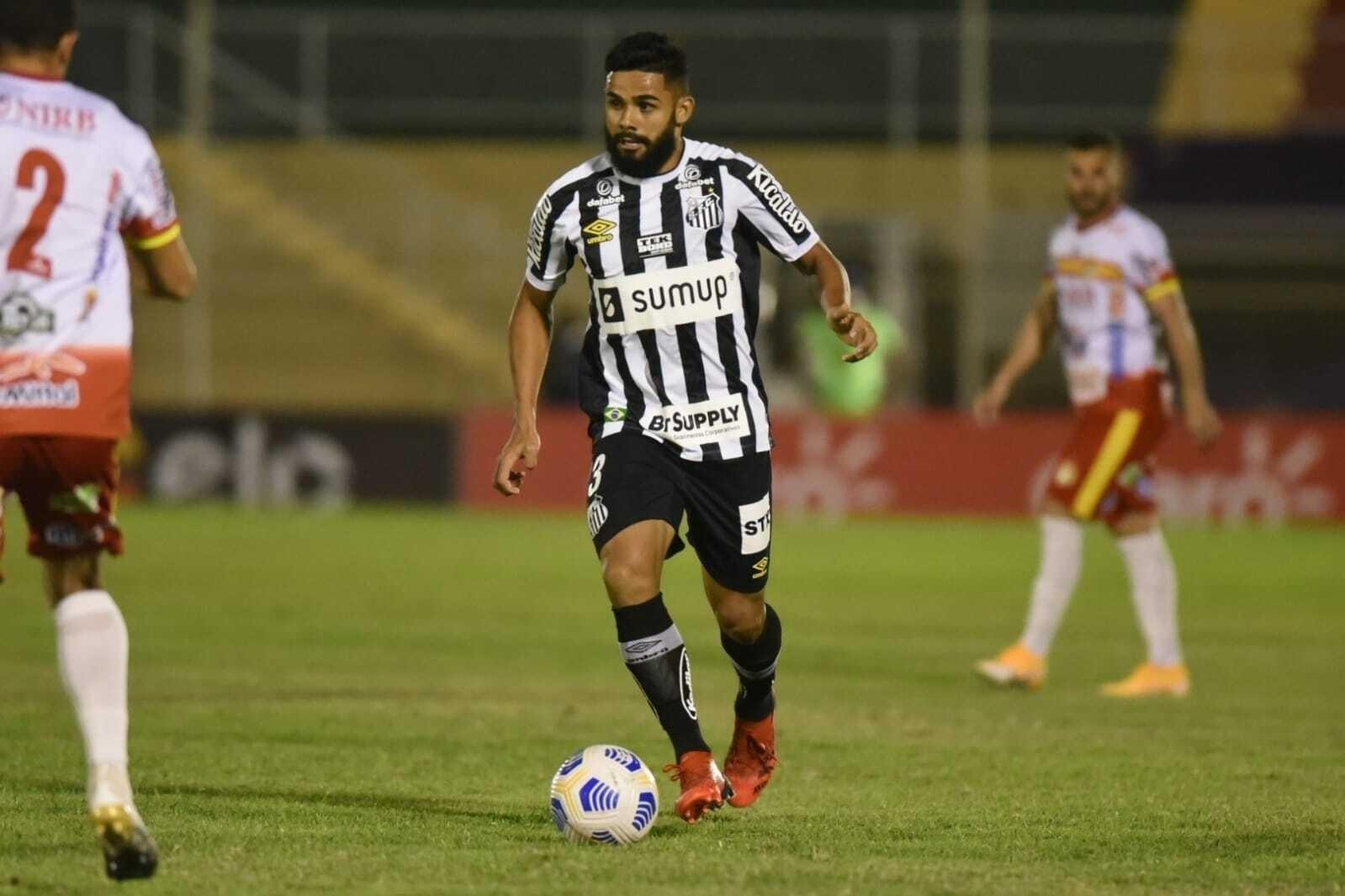 Felipe Jonatan reclama da arbitragem: 'Se não fossem esses doentes,  estaríamos na Libertadores