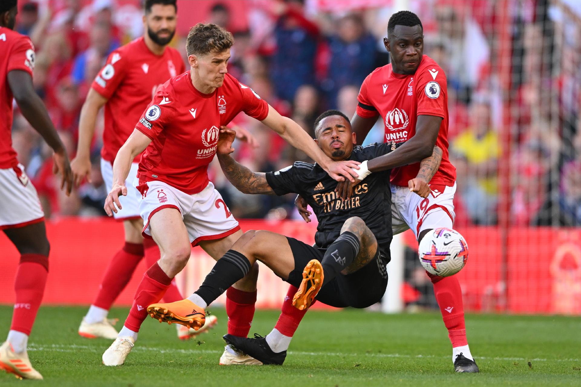 Premier League: Arsenal tropeça, e Manchester City é campeão