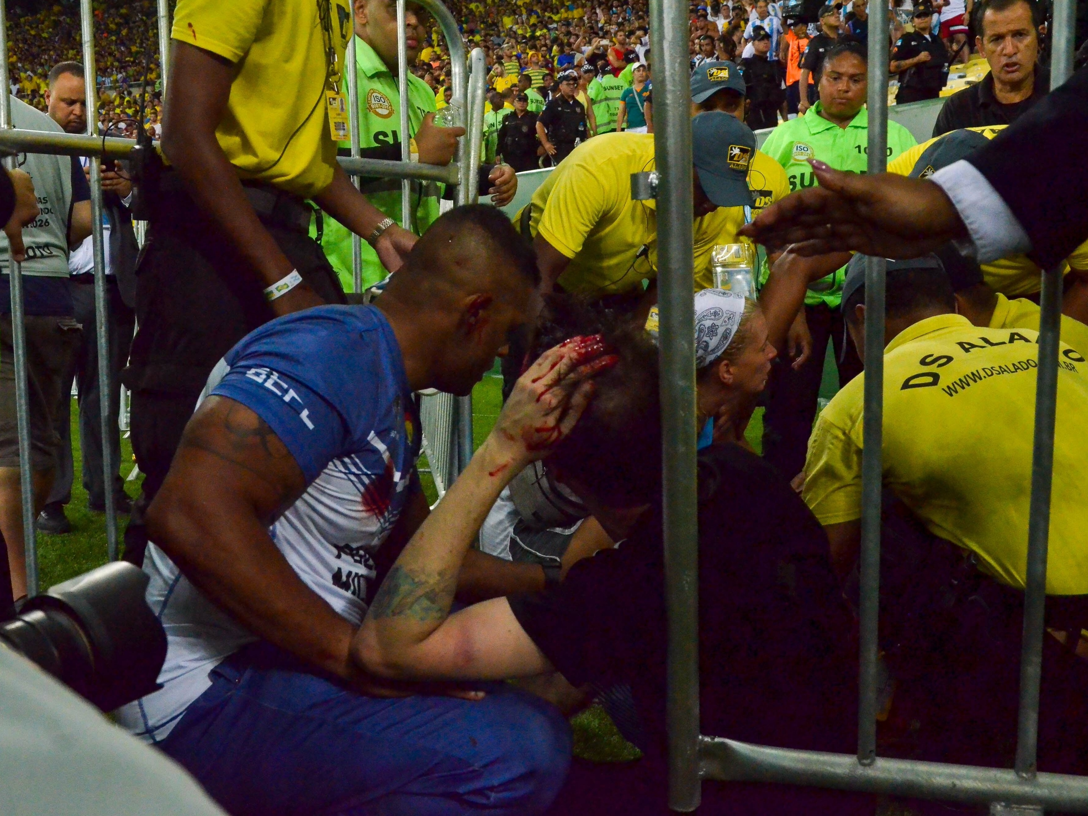 Confusão no Maracanã interrompe jogo entre Brasil e Argentina – Esporte –  CartaCapital