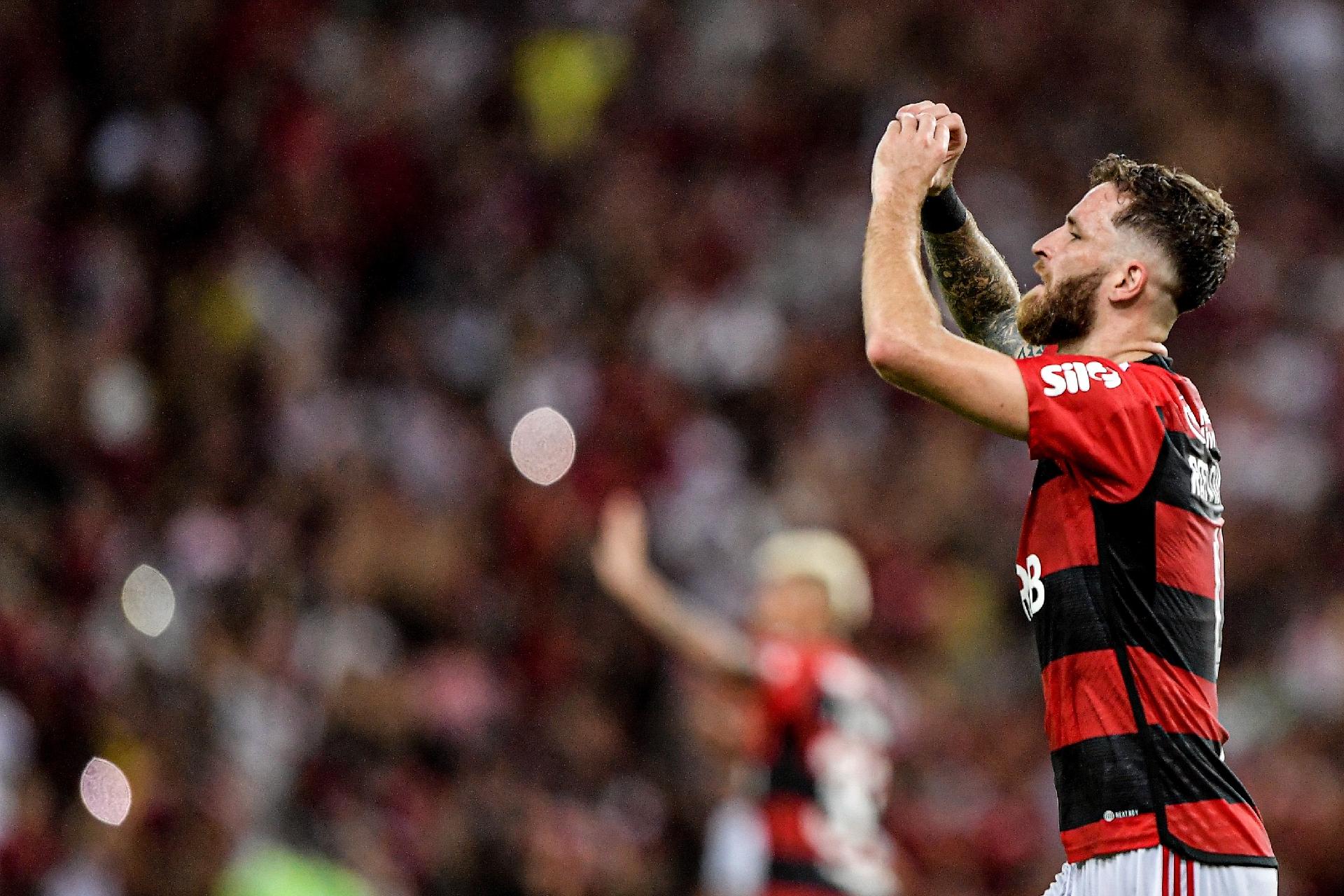 Fla marca com Léo Pereira nos acréscimos e vence Corinthians no Maracanã