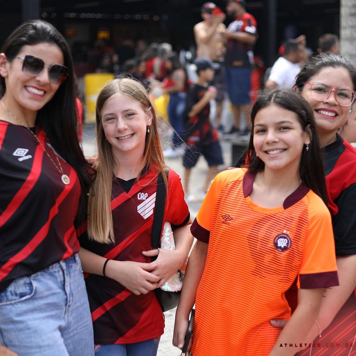Jogos de Athletico-PR e Coritiba no Paranaense terão só mulheres e