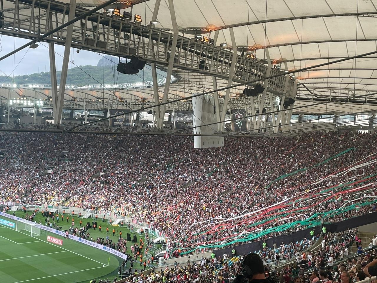 Torcedor do Fluminense morre após tiroteio na saída do Maracanã