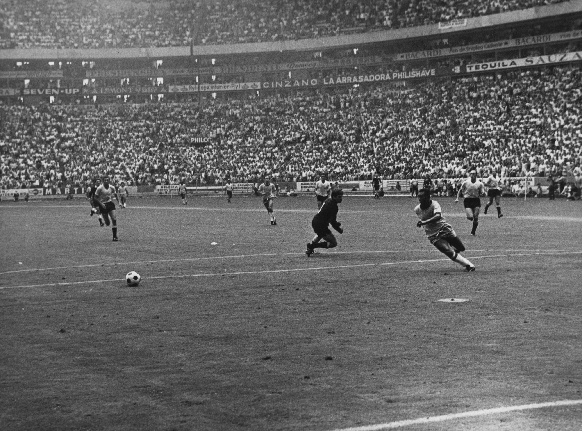 Pelé: Rei do futebol foi pioneiro em jogadas e dribles copiados
