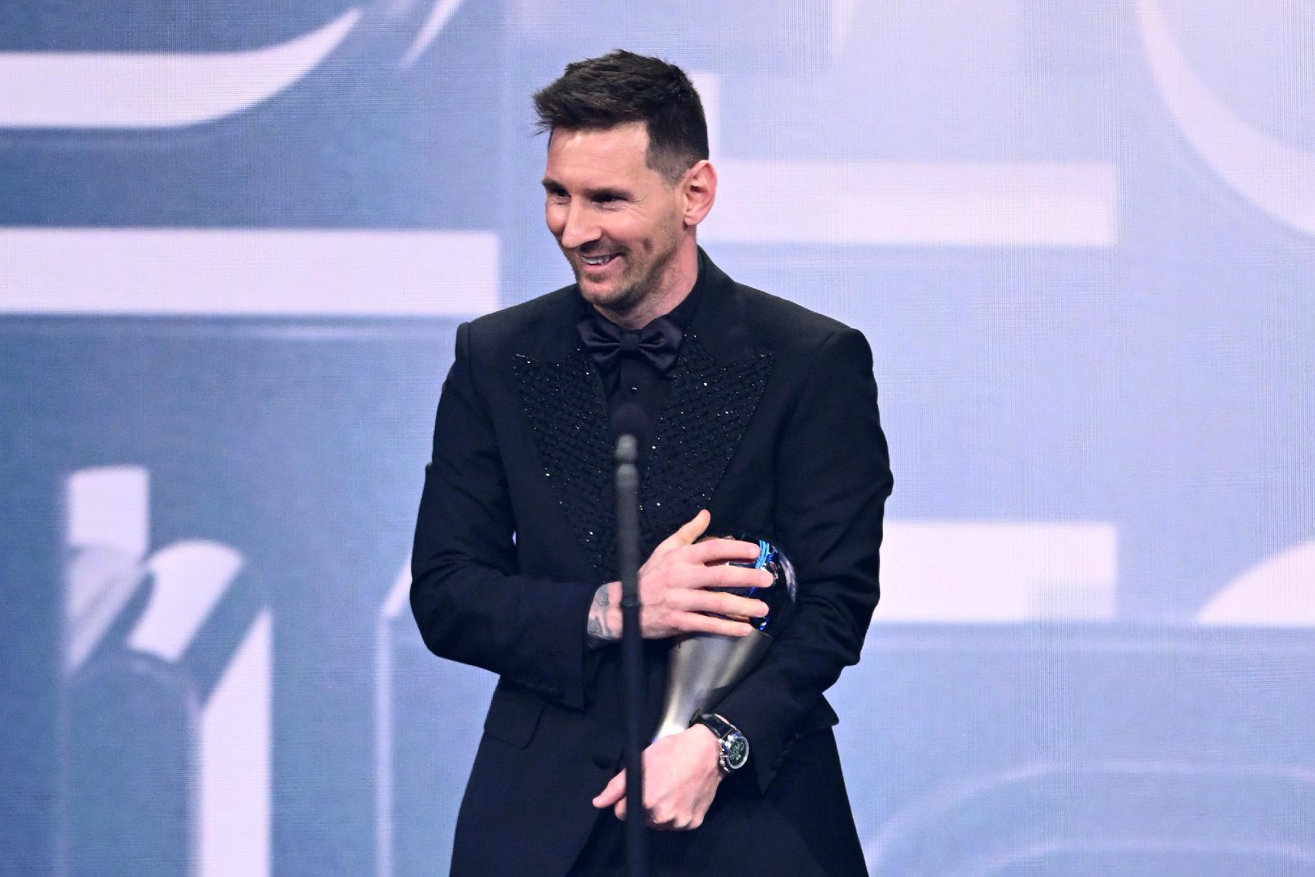 Messi leva o prêmio The Best de melhor jogador do mundo de 2022 - Folha PE