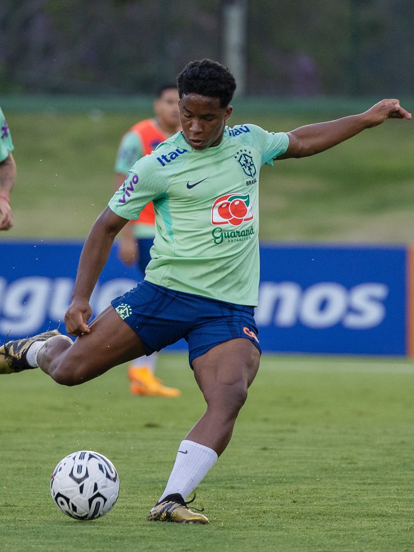 Seleção vence jogo-treino com Endrick e John Kennedy no time titular