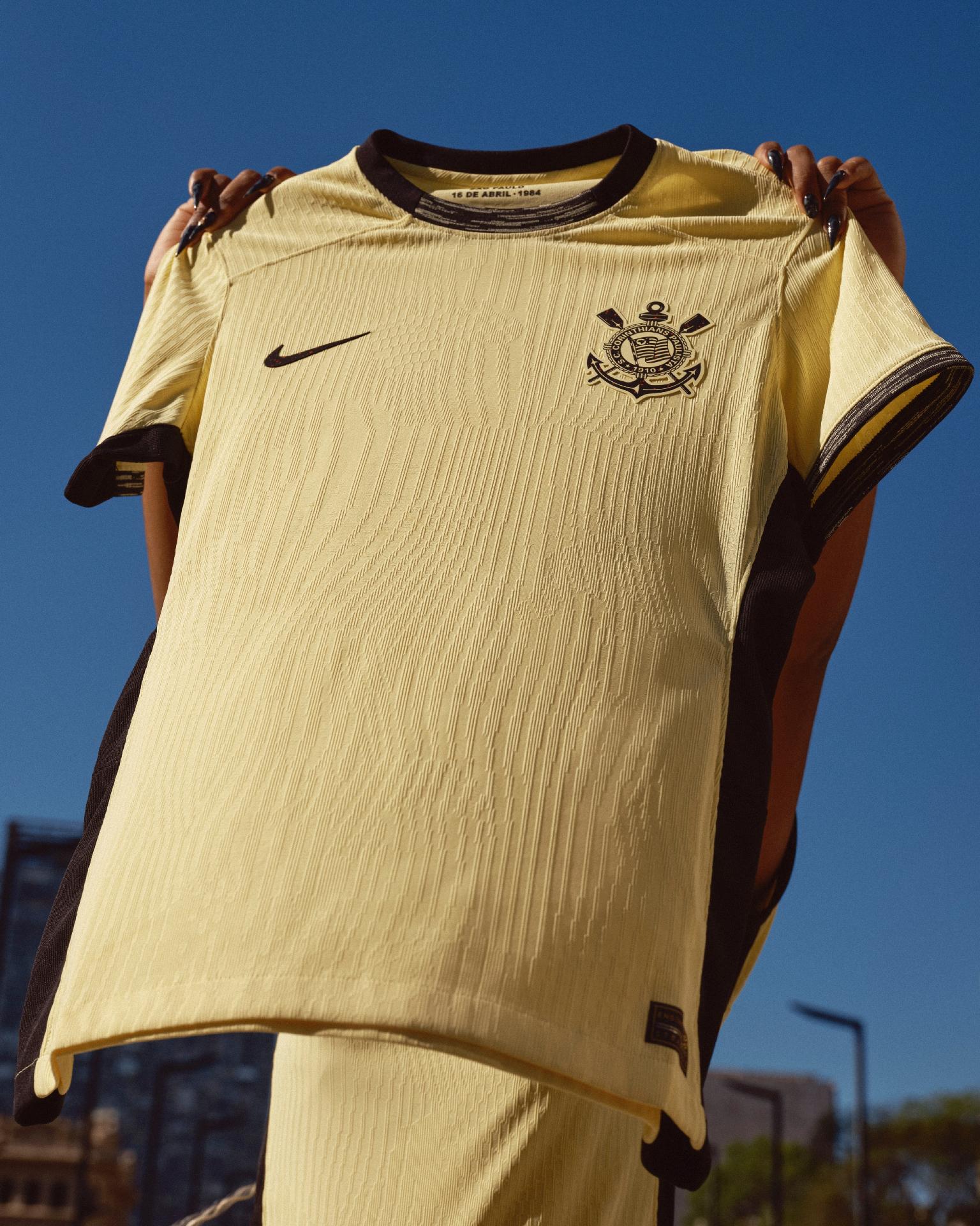 Nike apresenta nova camisa da seleção brasileira - 18/03/2024 - Esporte -  Folha