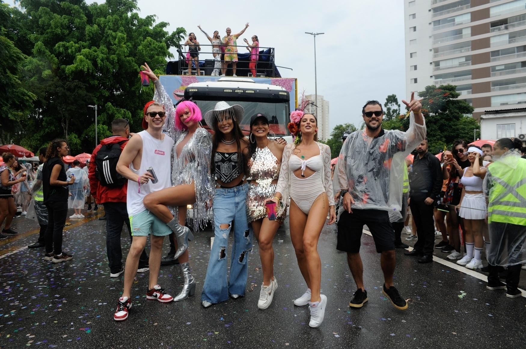 Carnaval 2023 Blocos De Rua Atraem Famosos Em SP Mesmo Chuva