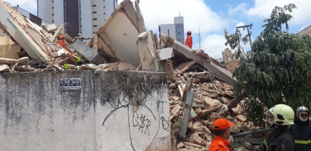 9 ainda estão desaparecidos | Sobe para dois o número de mortos em desabamento de prédio em Fortaleza