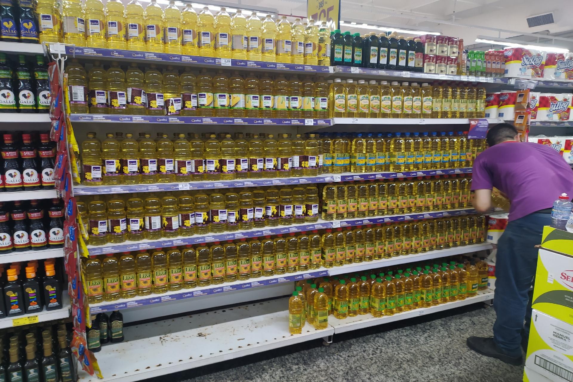&Oacute;leo de soja dispara 65% no ano; feij&atilde;o, tomate e arroz tamb&eacute;m pesam -  23/10/2020 - UOL Economia