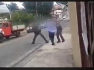 Coronavírus É falso que vídeo mostre PM de SP agredindo idoso por