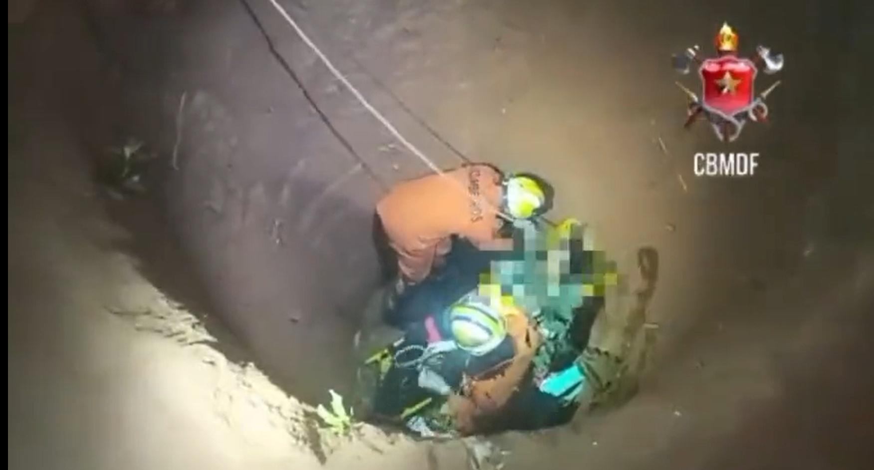 Vídeo Mulher cai em cisterna de 7 metros e é resgatada por Bombeiros