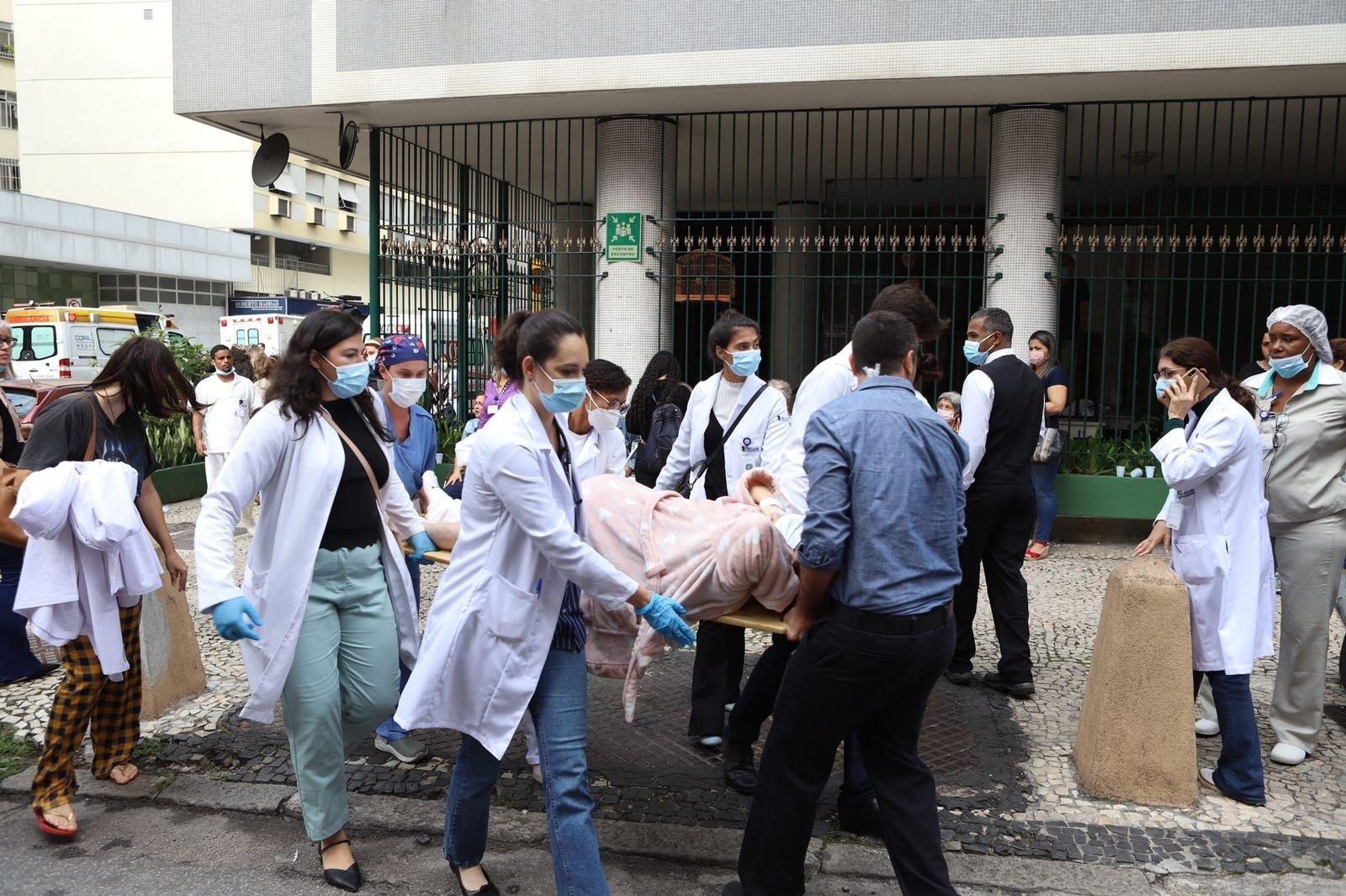 Hospital São Lucas sofre incêndio e causa correria em Copacabana