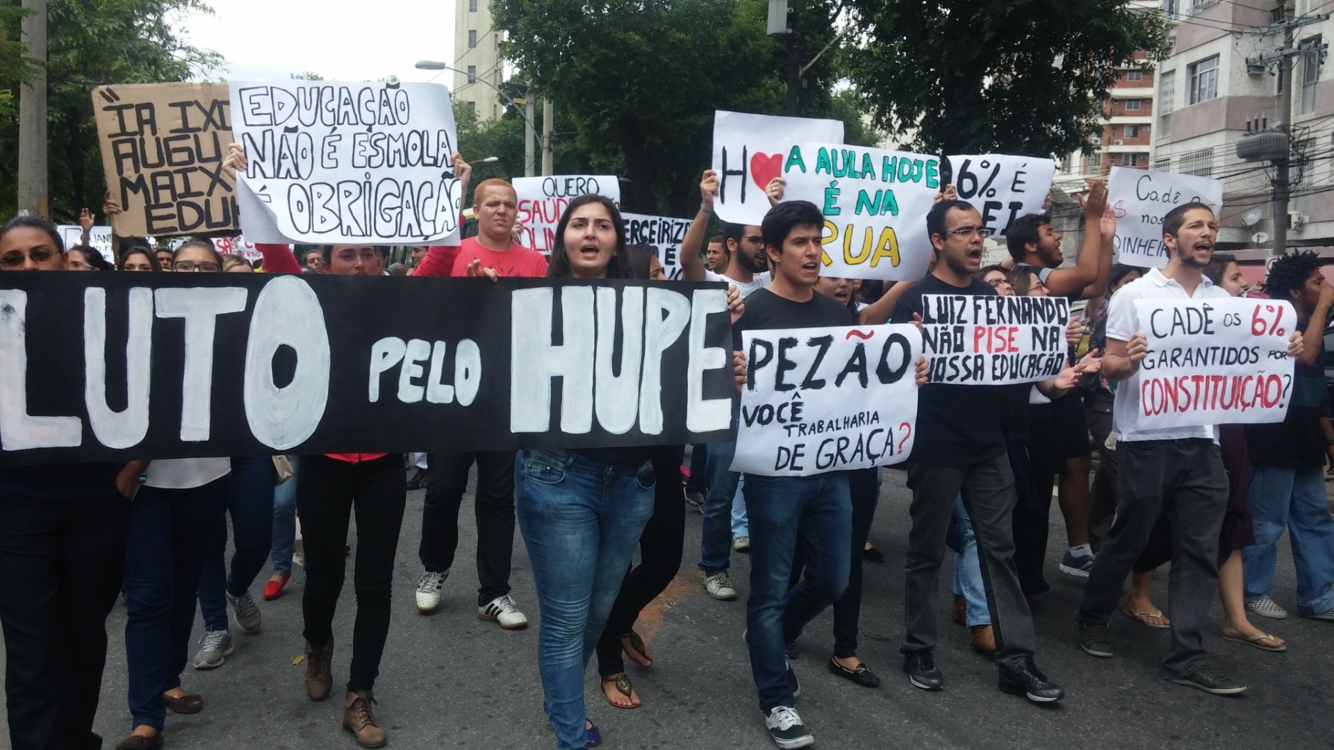 Estudantes Bloqueiam Acesso à Uerj E Votam Por Continuidade De Ocupação ...