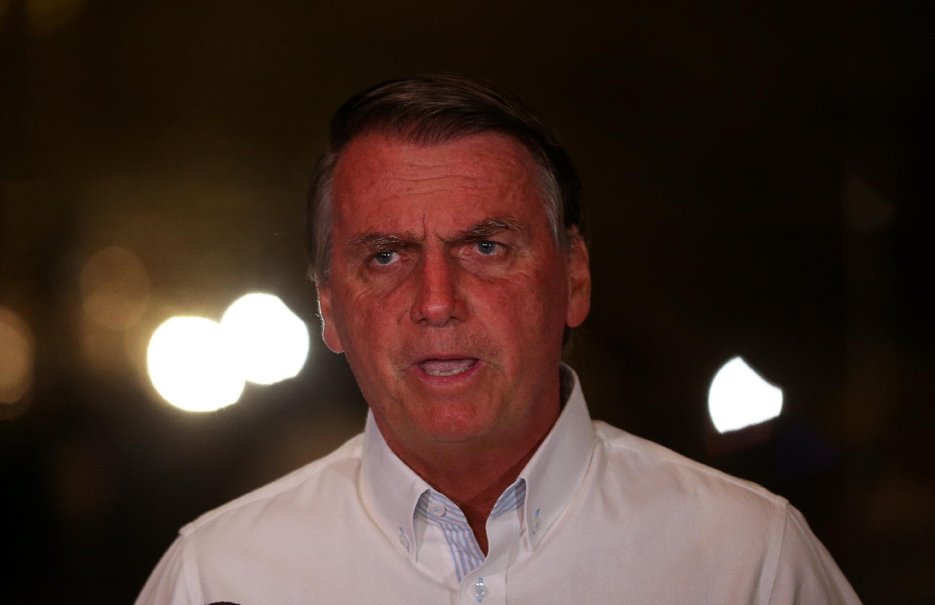 Choror&ocirc; de Bolsonaro revela medo crescente de derrota nas urnas -  27/10/2022 - UOL Not&iacute;cias