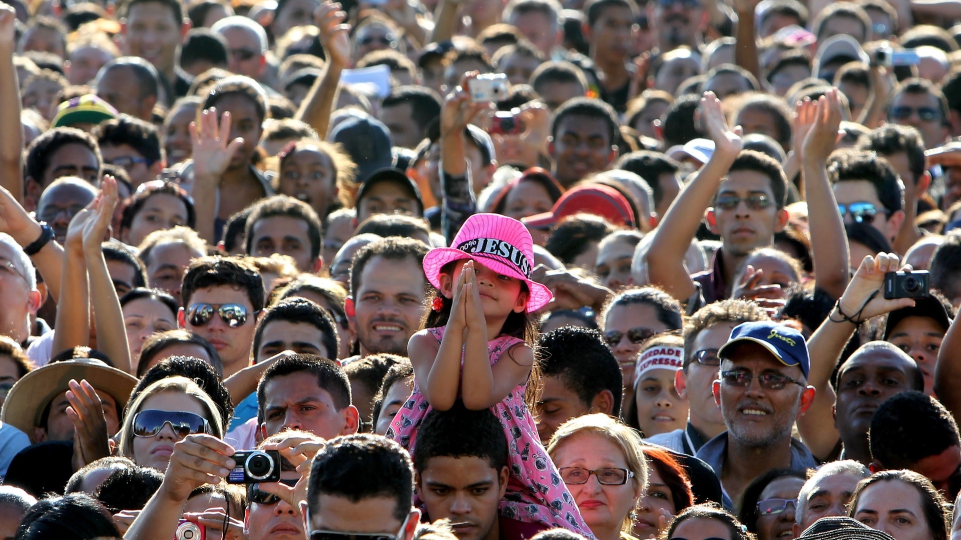 Fotos: Manifestação religiosa reúne multidão em frente ao Congresso ...