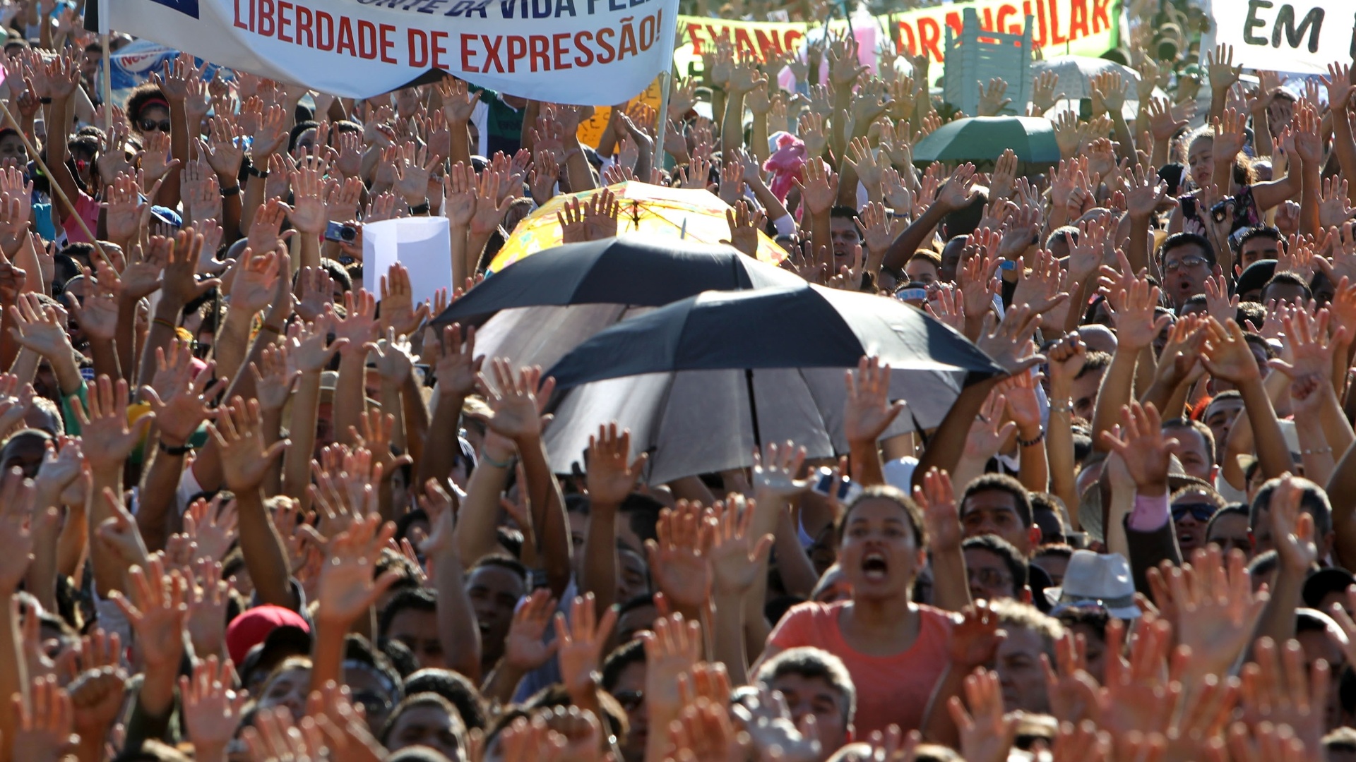 Fotos: Manifestação religiosa reúne multidão em frente ao Congresso ...
