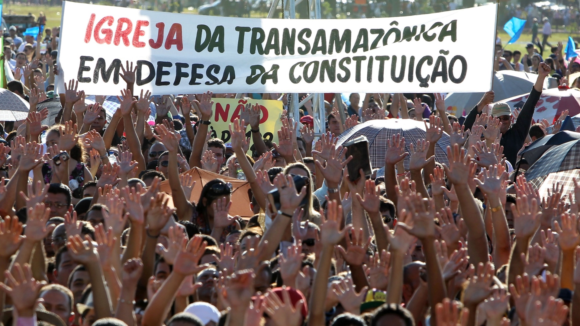 Fotos: Manifestação religiosa reúne multidão em frente ao Congresso ...