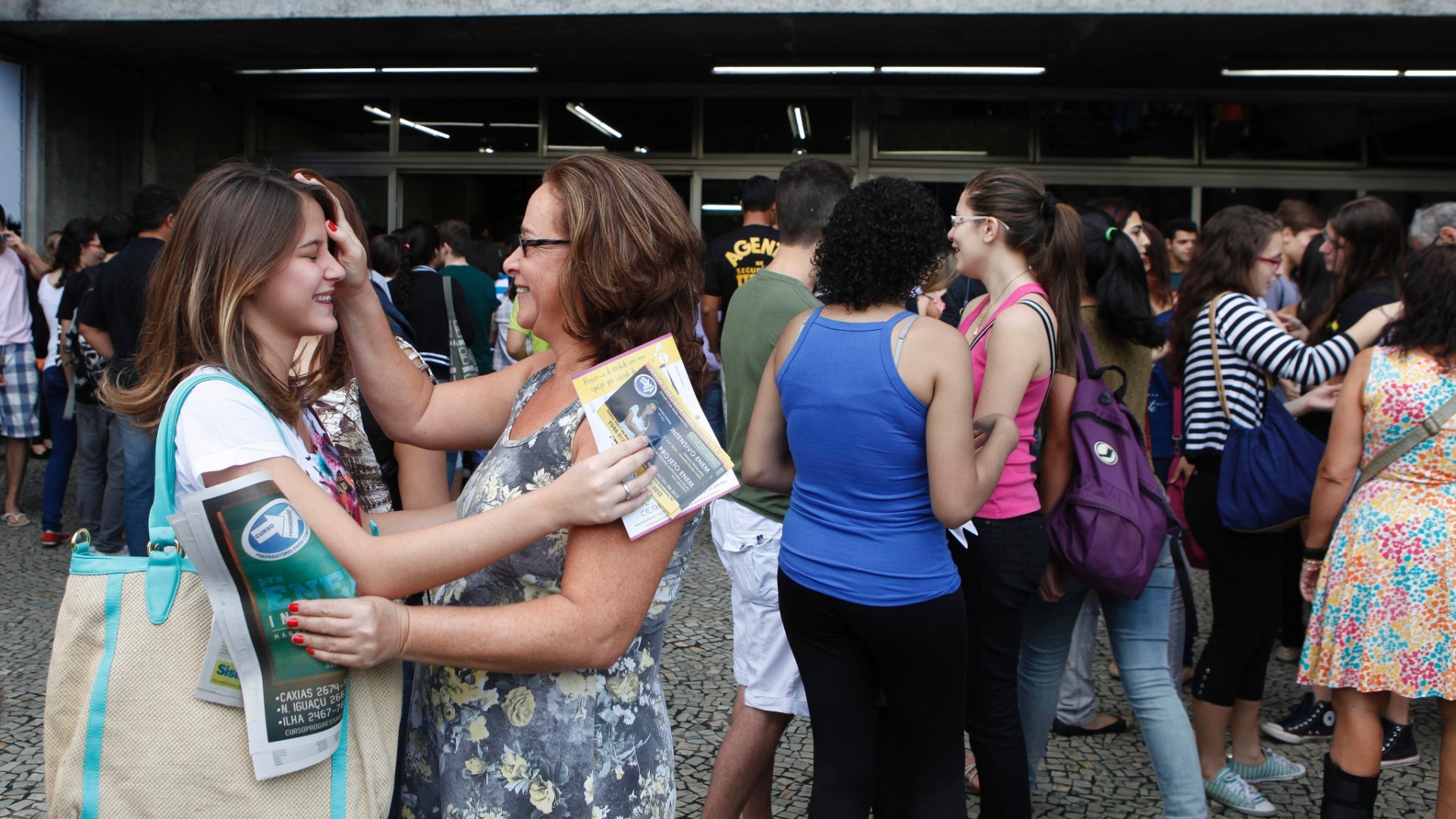 Fotos Candidatos fazem prova da Uerj neste domingo confira imagens UOL Educação