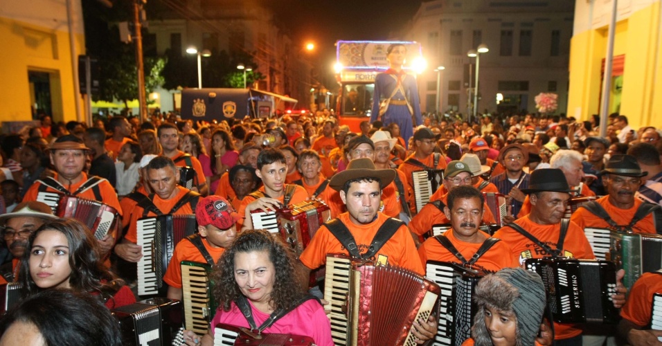 Resultado de imagem para Festejos juninos do Recife forrozeiros