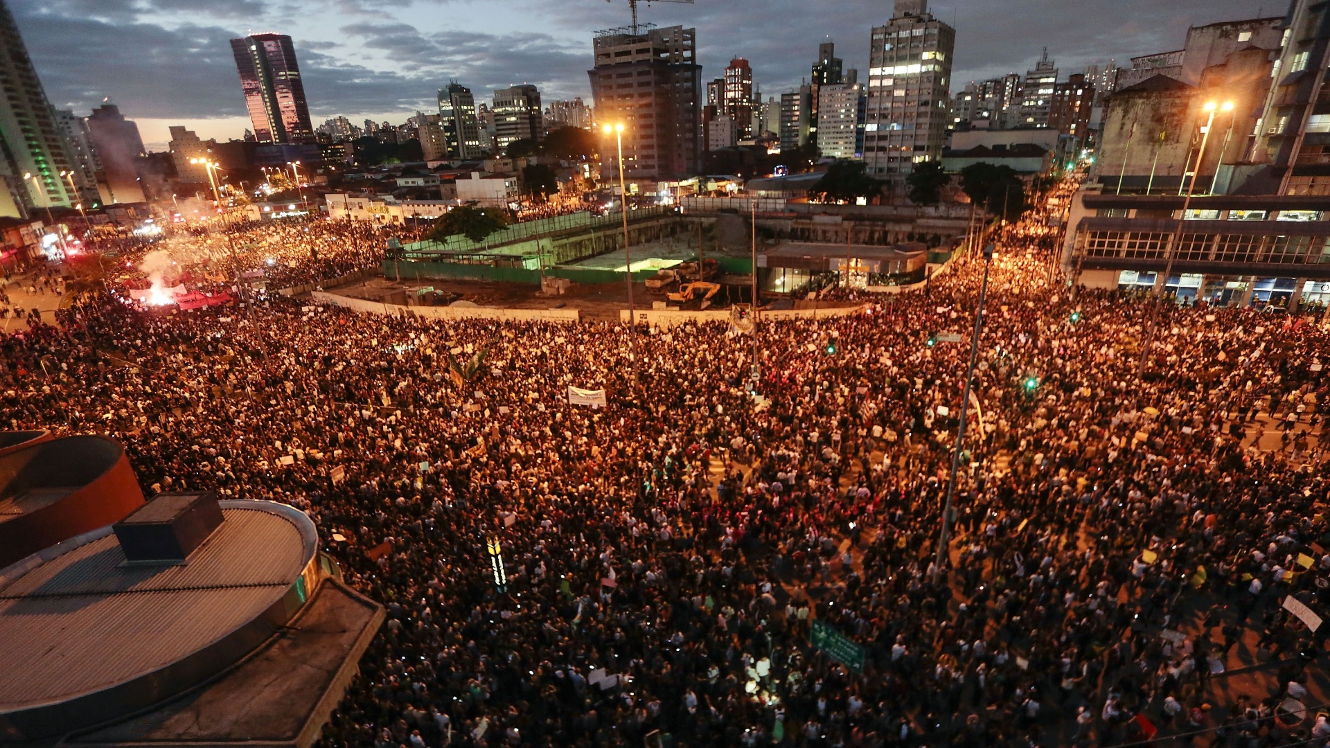 Fotos: Protestos em São Paulo - 20/06/2013 - UOL Notícias