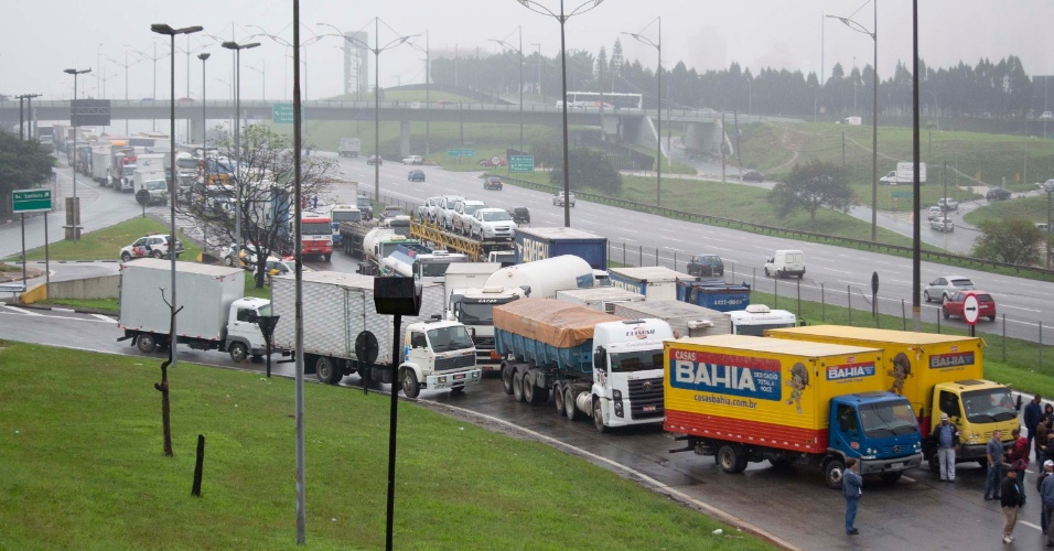 Caminhoneiros Fazem Protesto E Bloqueiam Rodovias Fotos Uol Not Cias