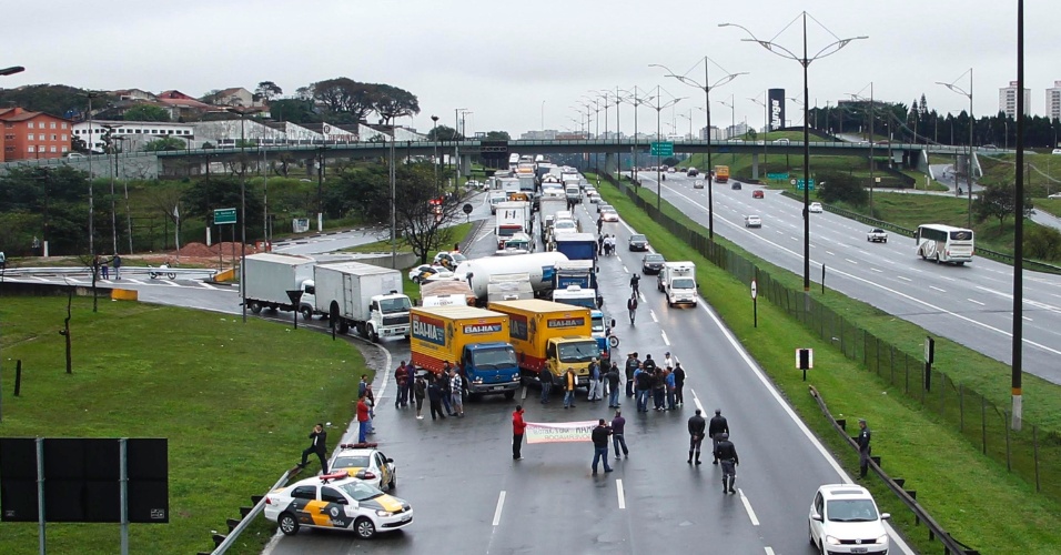 Caminhoneiros Fazem Protesto E Bloqueiam Rodovias Fotos Uol Not Cias