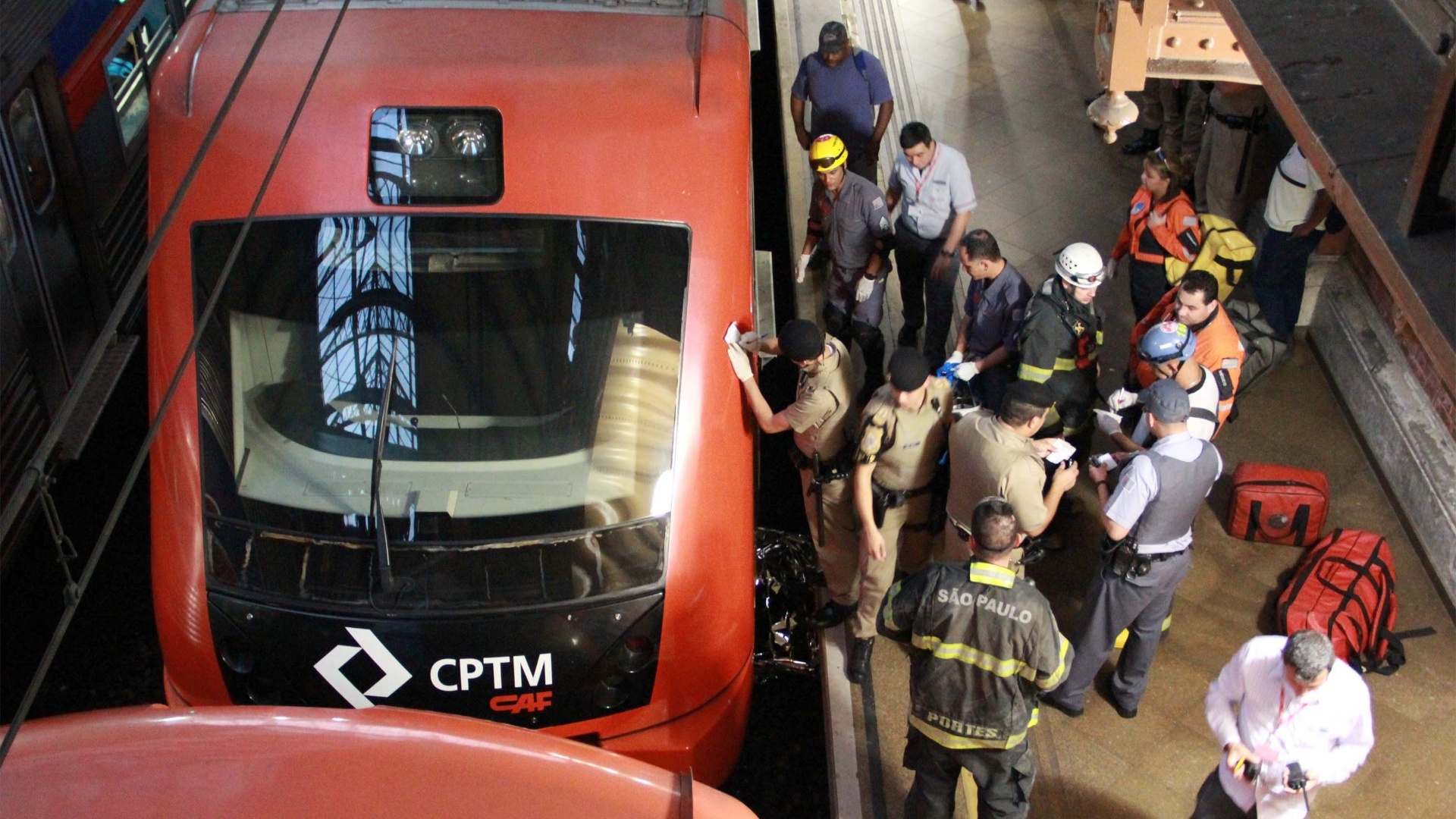 Fotos Homem morre ao cair de linha de trem em estação de São Paulo