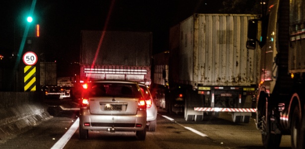 Tr Nsito Manifestantes Bloqueiam Rodovia Pe Manoel Da N Brega