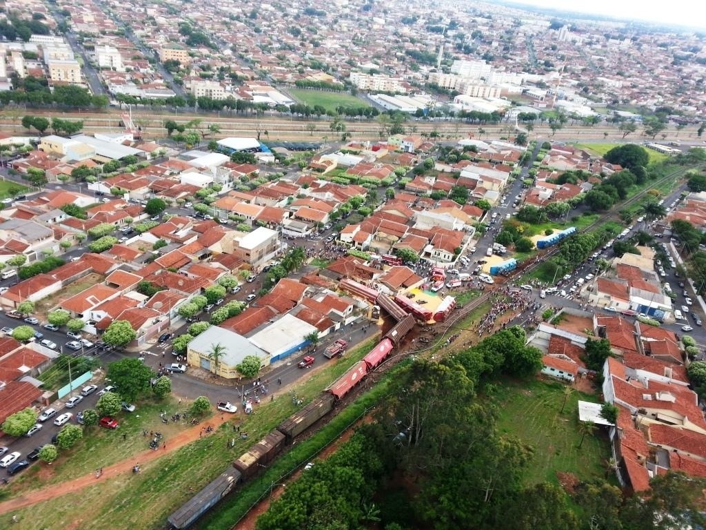 Sobe para oito o número de mortos em acidente de trem em São José do