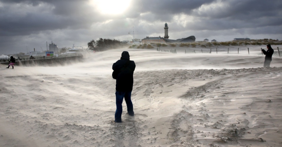 Tempestade provoca estragos e mortes na Europa Fotos UOL Notícias