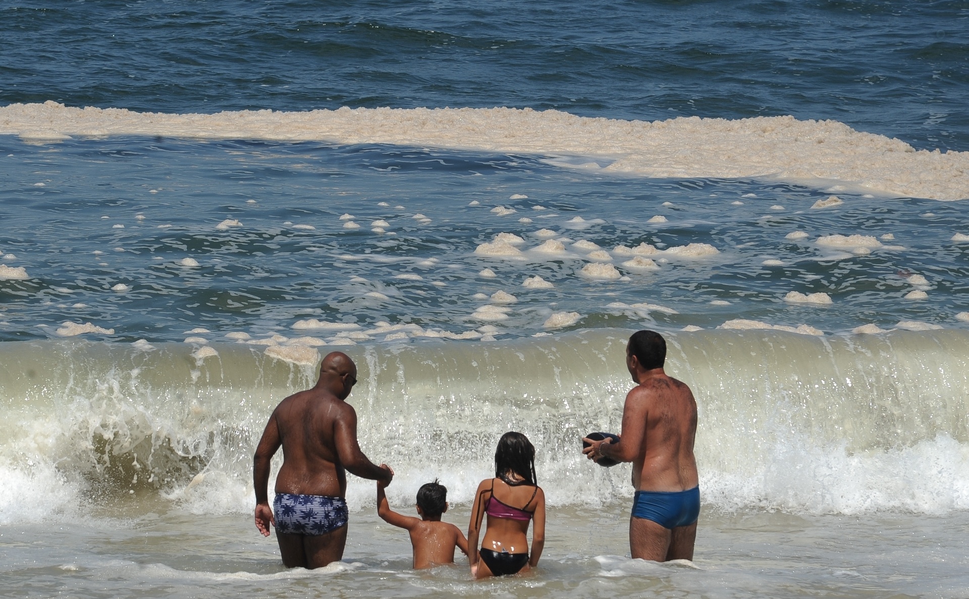 Fotos Fen Meno Do Ver O Algas Geram Espuma Em Praias Do Rio