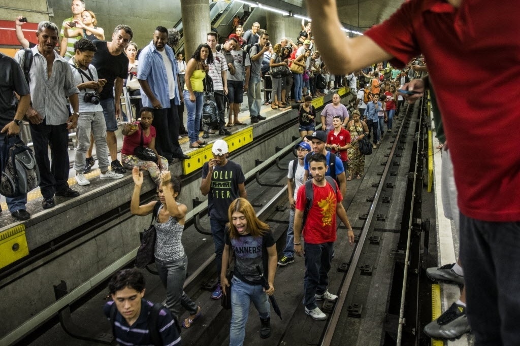 Fotos Falha Interrompe Circula O De Trens No Metr De Sp