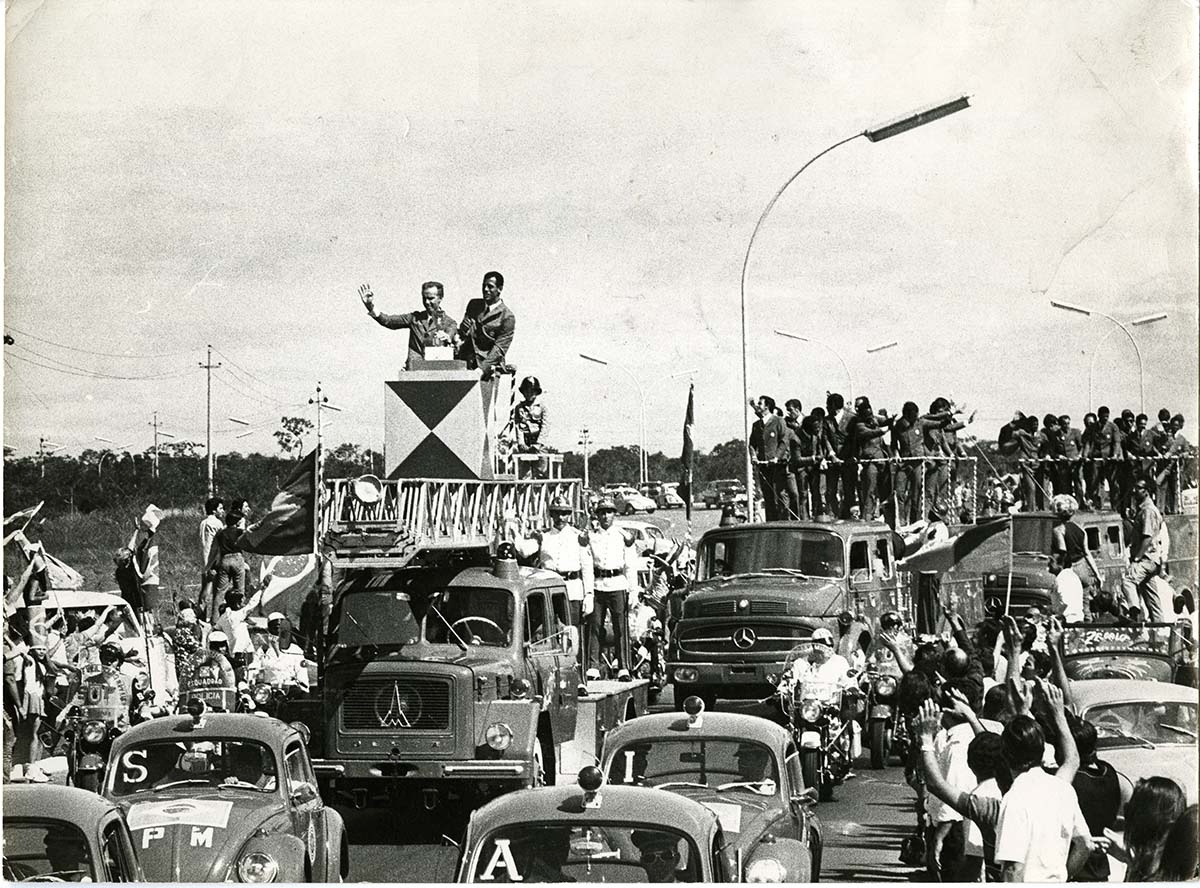 Fotos: Milagre brasileiro: grandes obras, propaganda e seleção embalam ...