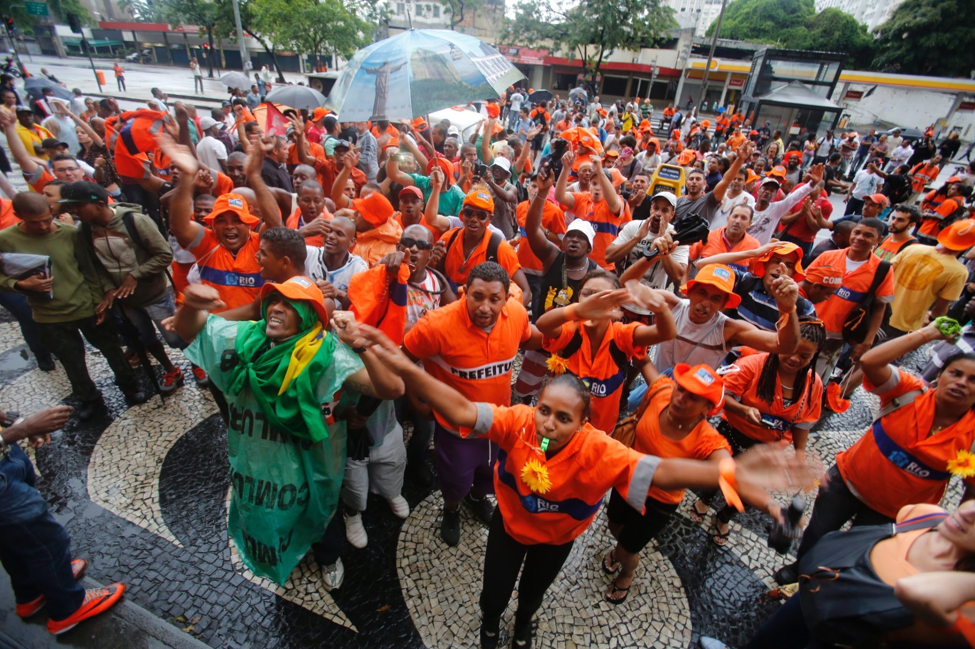 Fotos Após greve garis voltam ao trabalho no Rio 03 03 2014 UOL