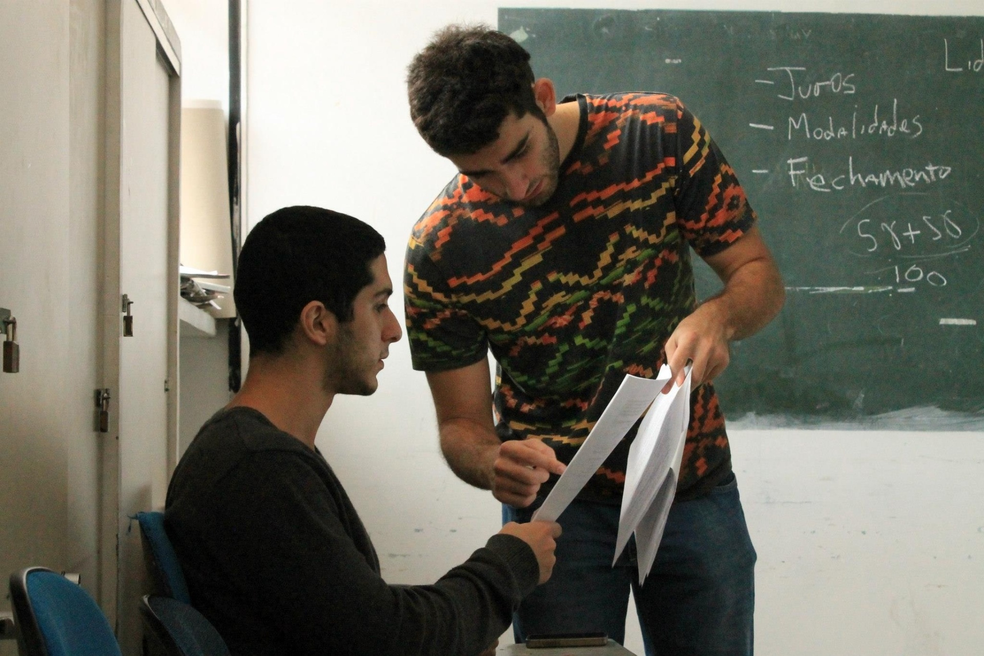 Universitários ensinam educação financeira a classes de EJA em SP 10