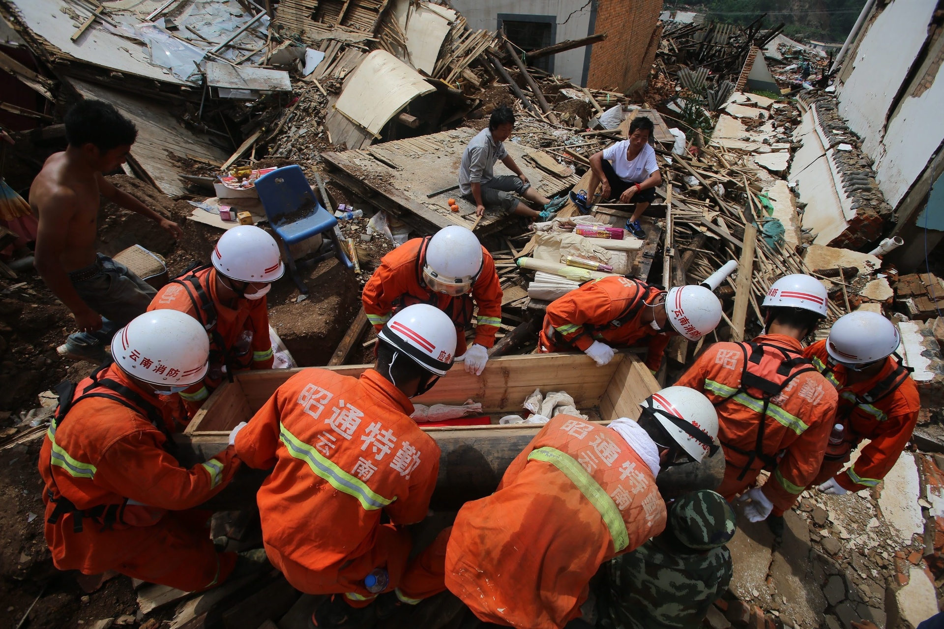 Fotos Terremoto na China deixa mortos e feridos 03/08/2014 UOL