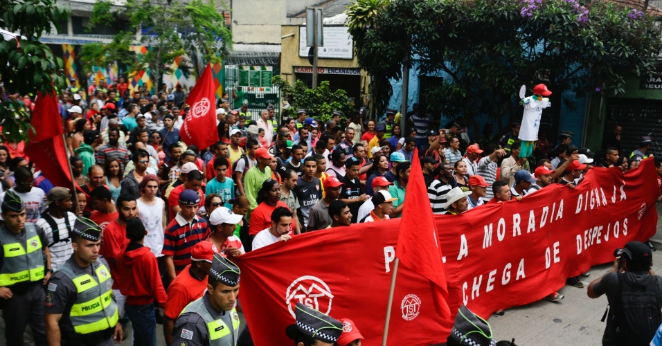 MTST protesta contra falta de água e de moradias em SP Fotos UOL