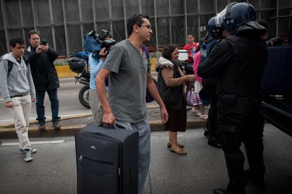 Fotos Desaparecimento De Estudantes Causa Protestos No M Xico