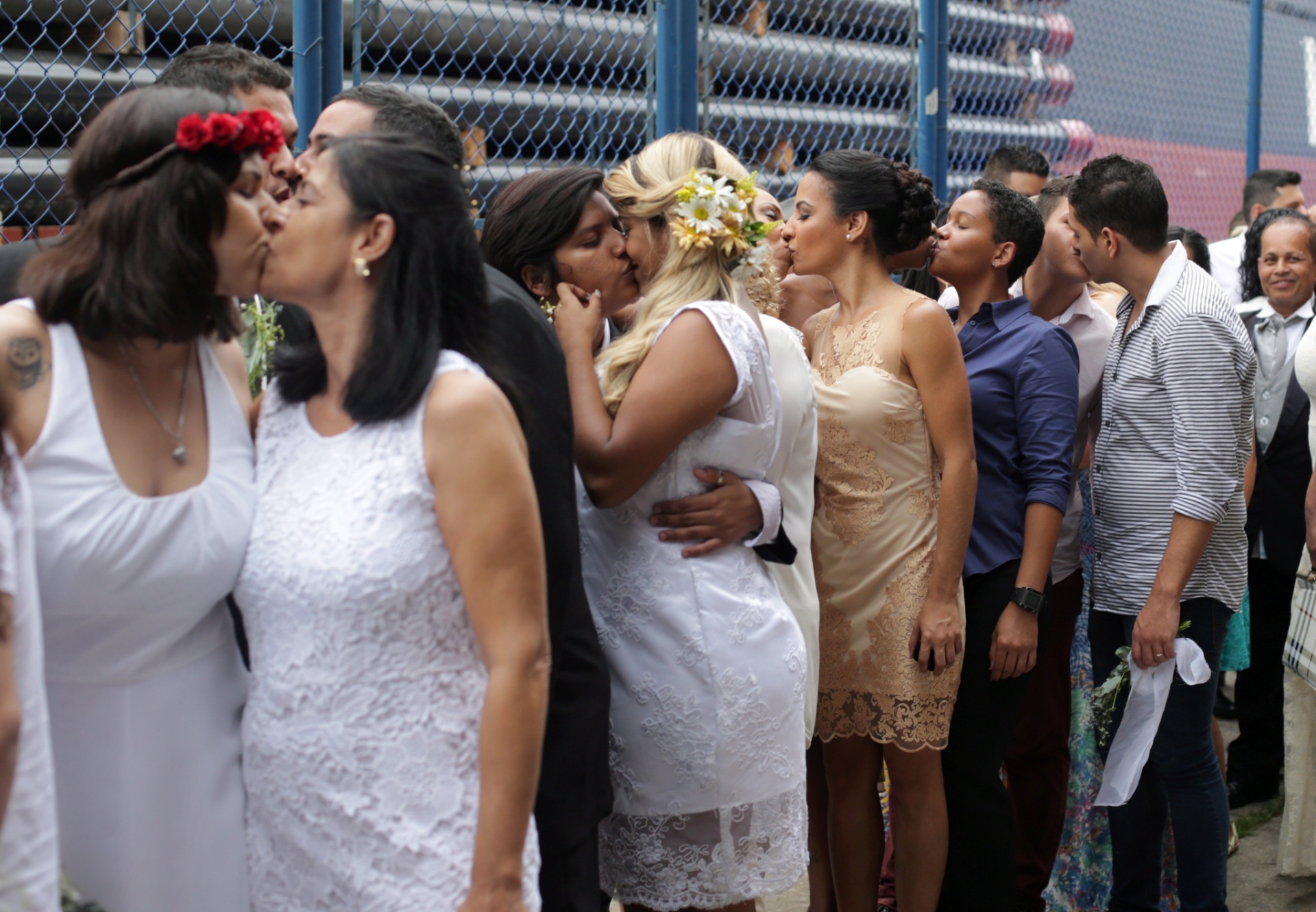 Em Cerim Nia Coletiva Casais Homossexuais Oficializam Uni O No Rio