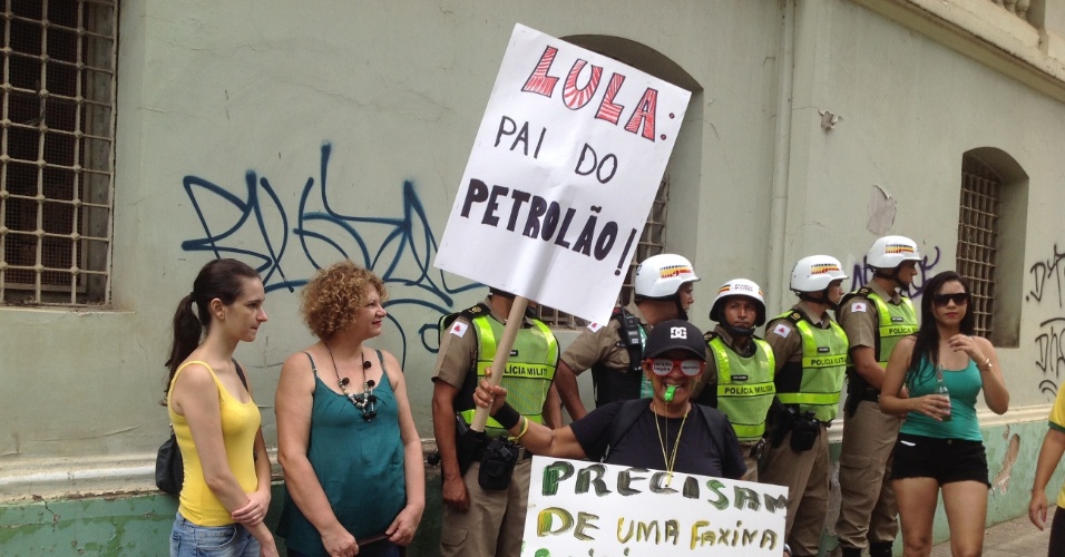 O que dizem os cartazes dos protestos de 15 de março BOL Fotos BOL